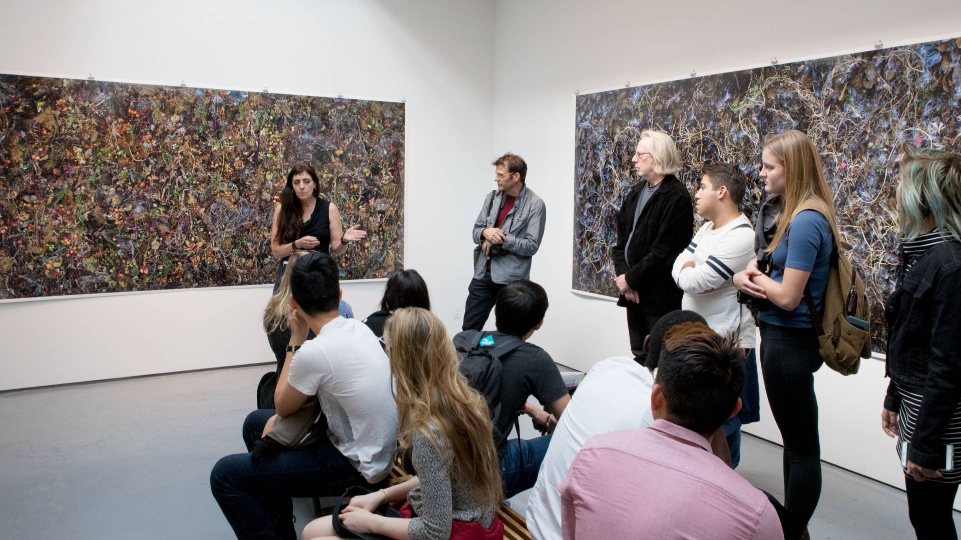 Artist discusses her work with students in New York gallery