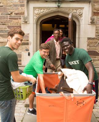 Orientation 2016 students move into the dorms