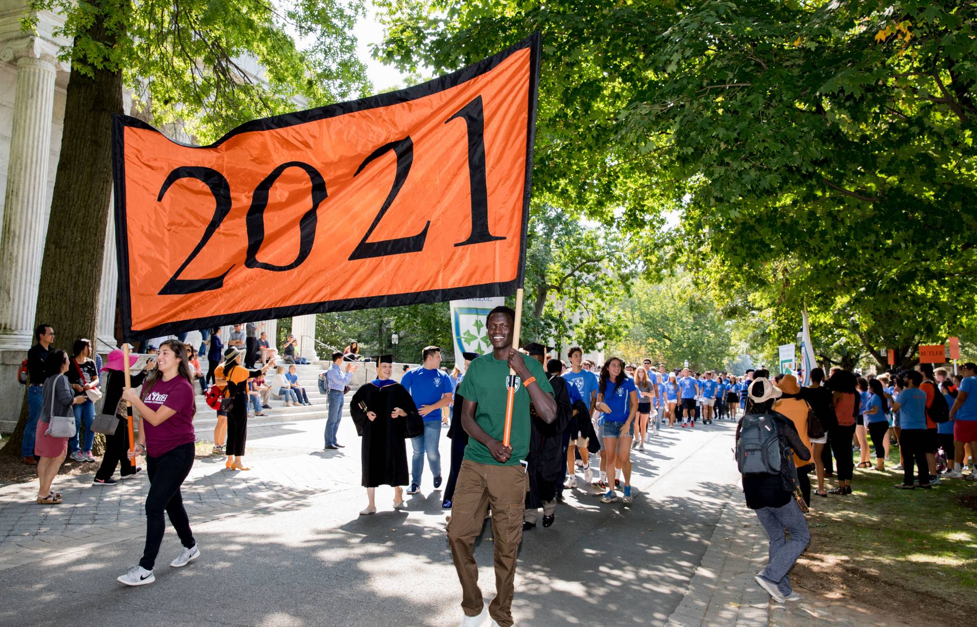 Students carry 2021 banner