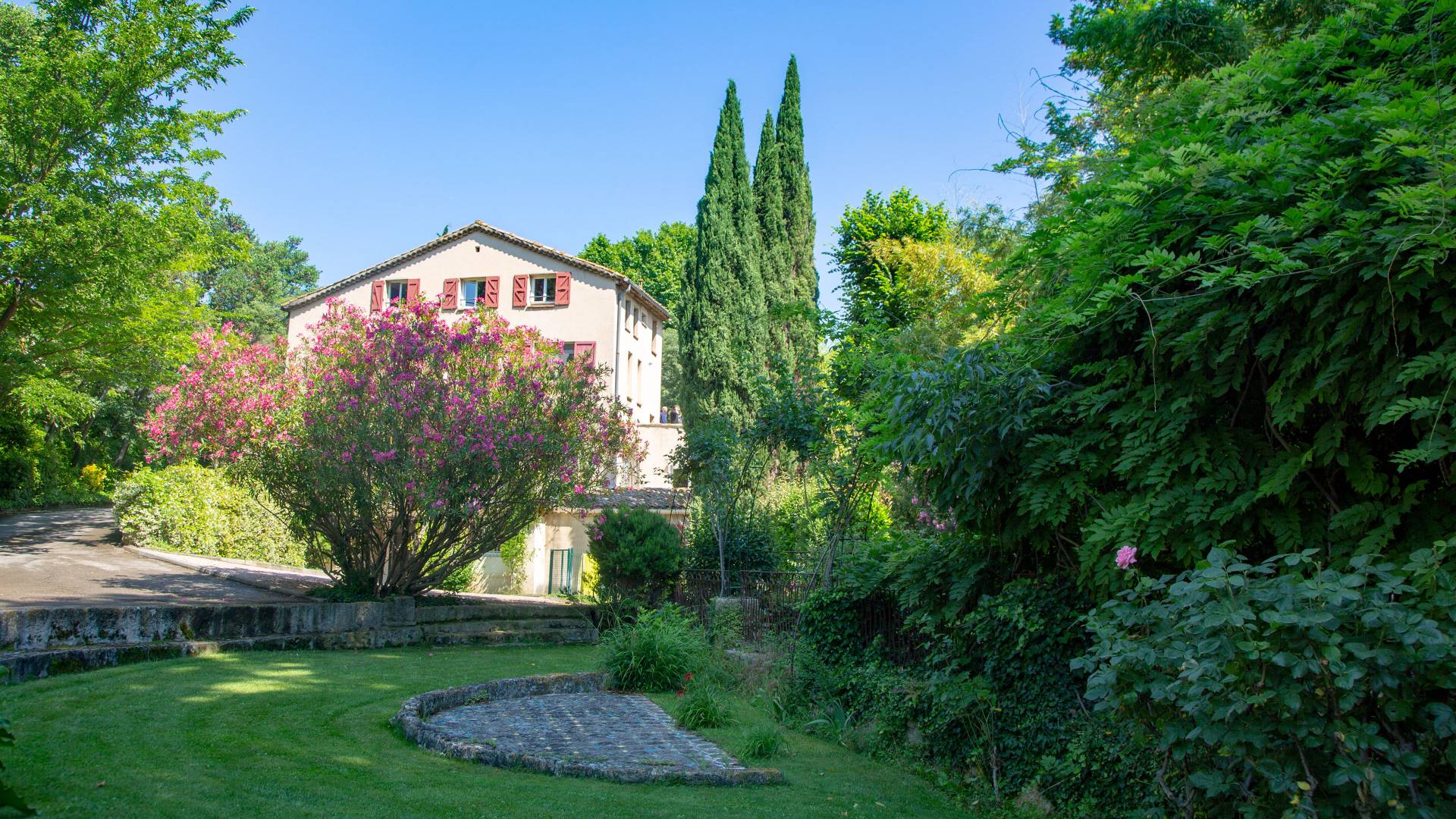 Grounds and house at Aix-en-Provence language institute in France