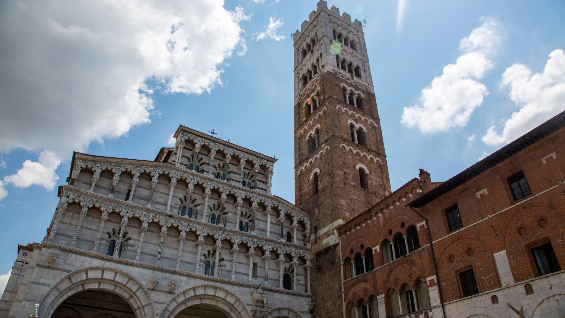 Upward shot of the Lucca Cathedral