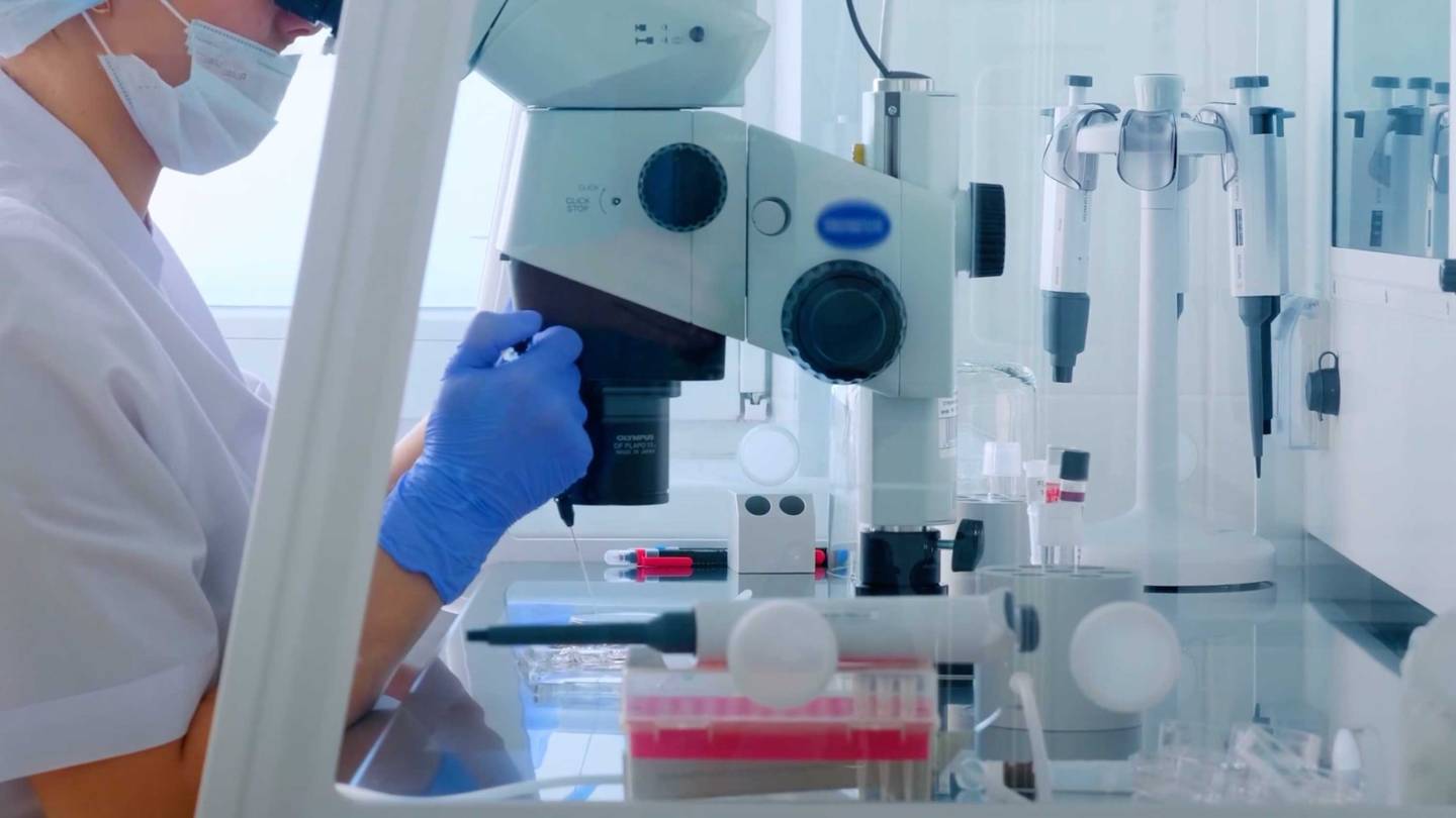 Video of a bright modern laboratory
