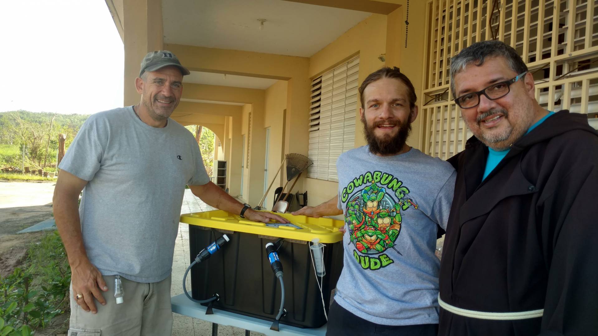 With help, Alan Kaplan delivers a water filtration unit in Puerto Rico