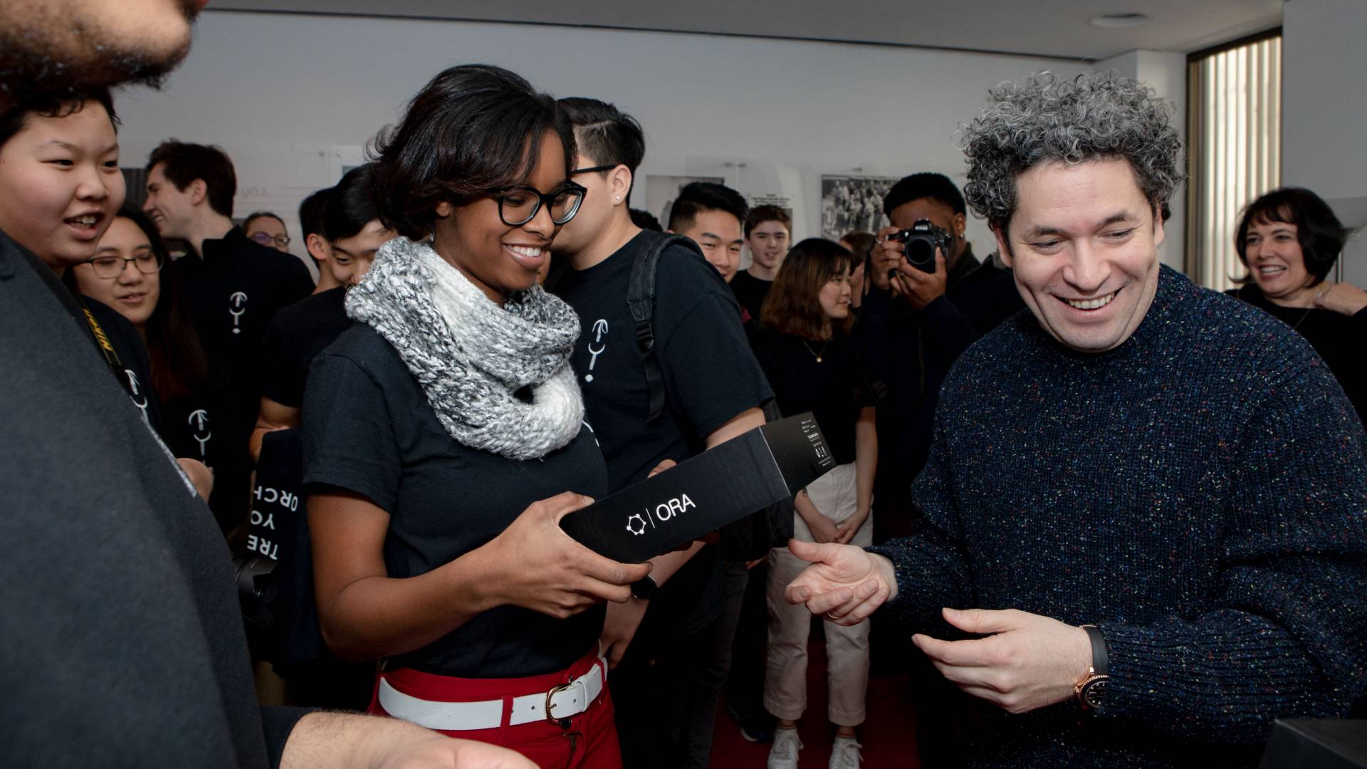 Dudamel presents students with gifts