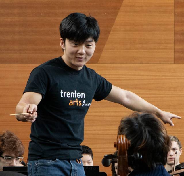 Lou Chen conducting a student orchestra