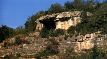 Photo :The cliffside of the le Moustier site
