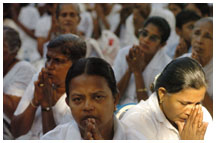 Sri Lankans pray