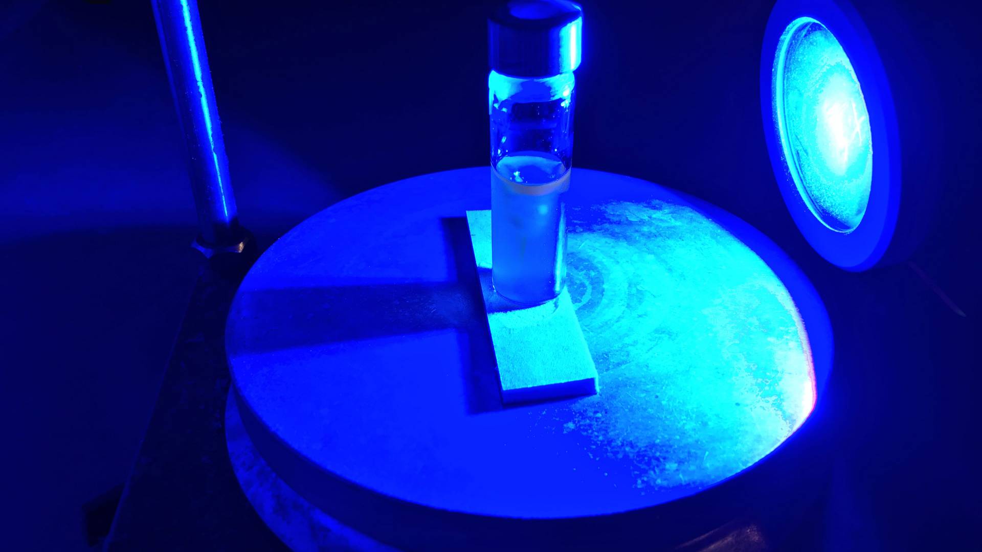 A blue LED catalyzes direct hydrogen isotope exchange (HIE)