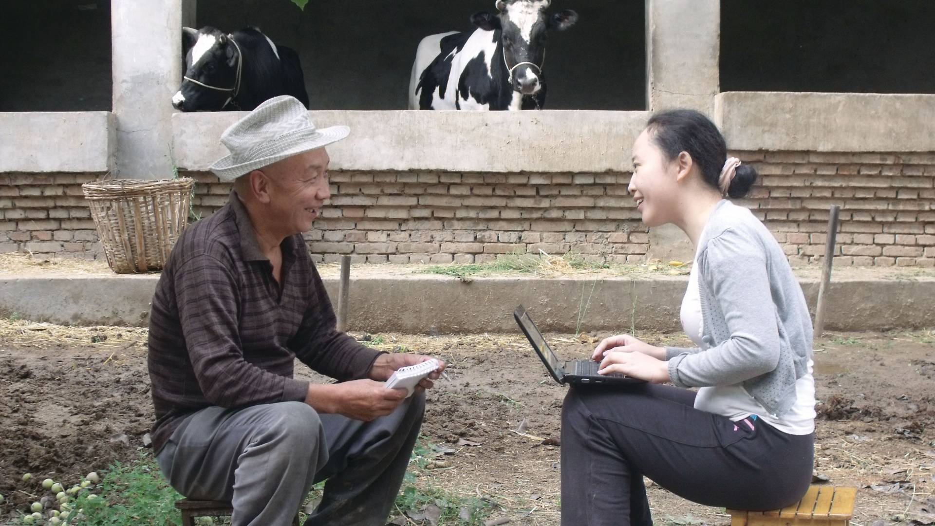 A Chinese sociologist conducts interview