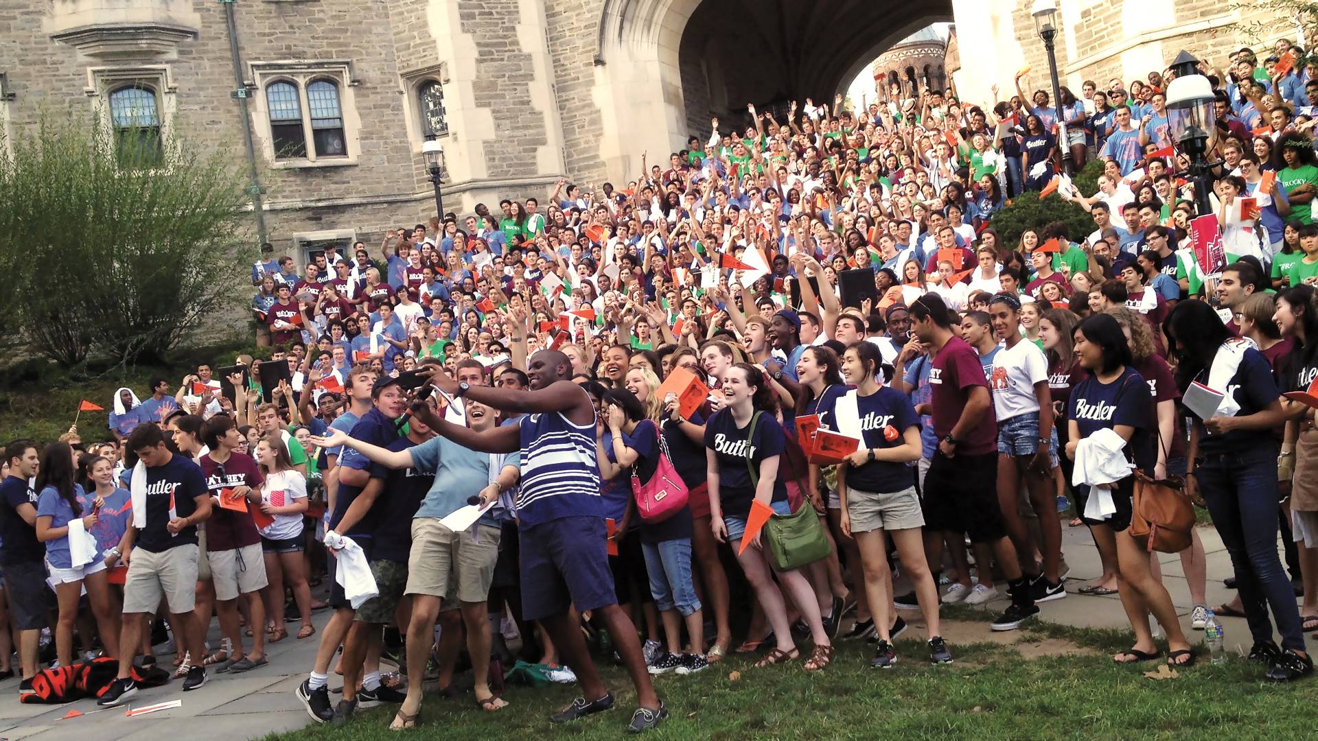 Crowd of students taking giant selfie on Blair Arch