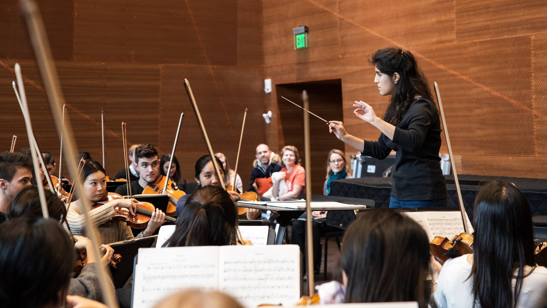 Mariana Corichi Gomez conducting orchestra