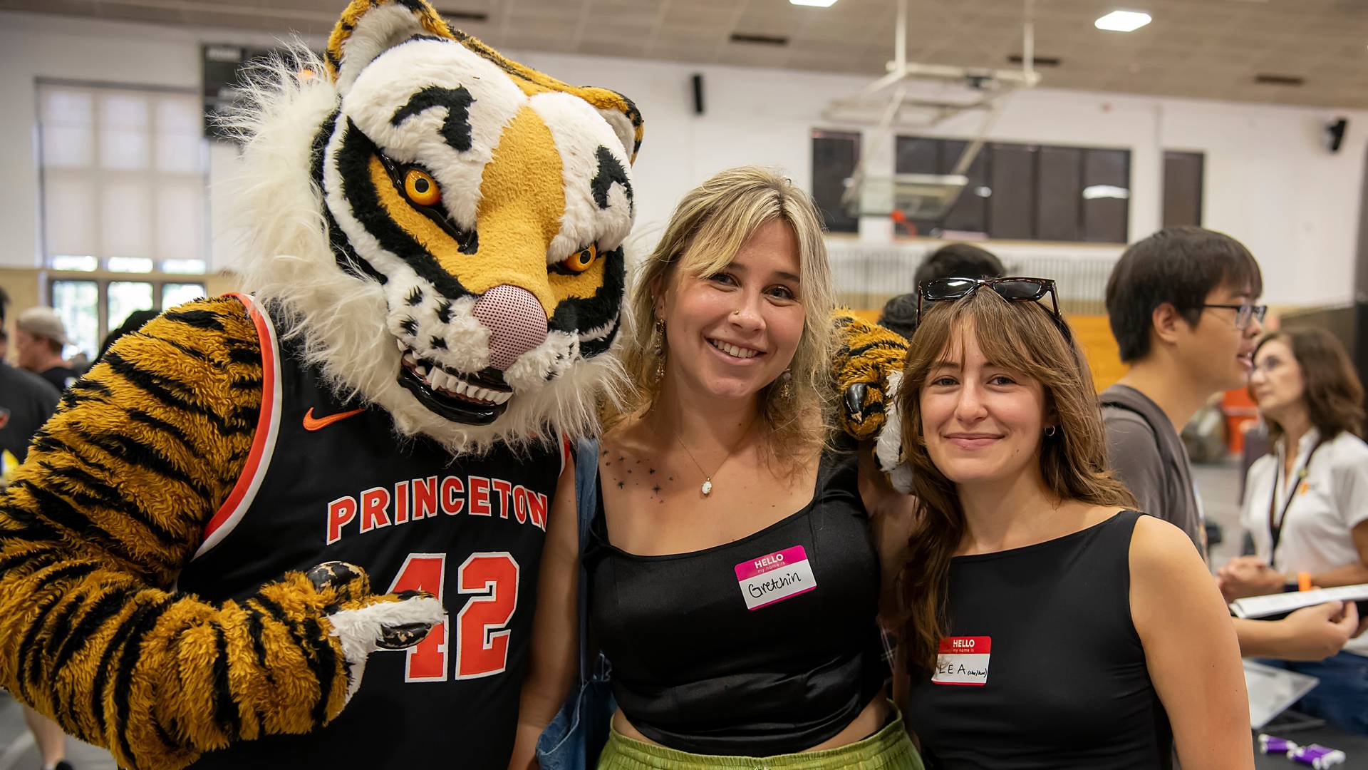 Poeple posing with the Princeton tiger