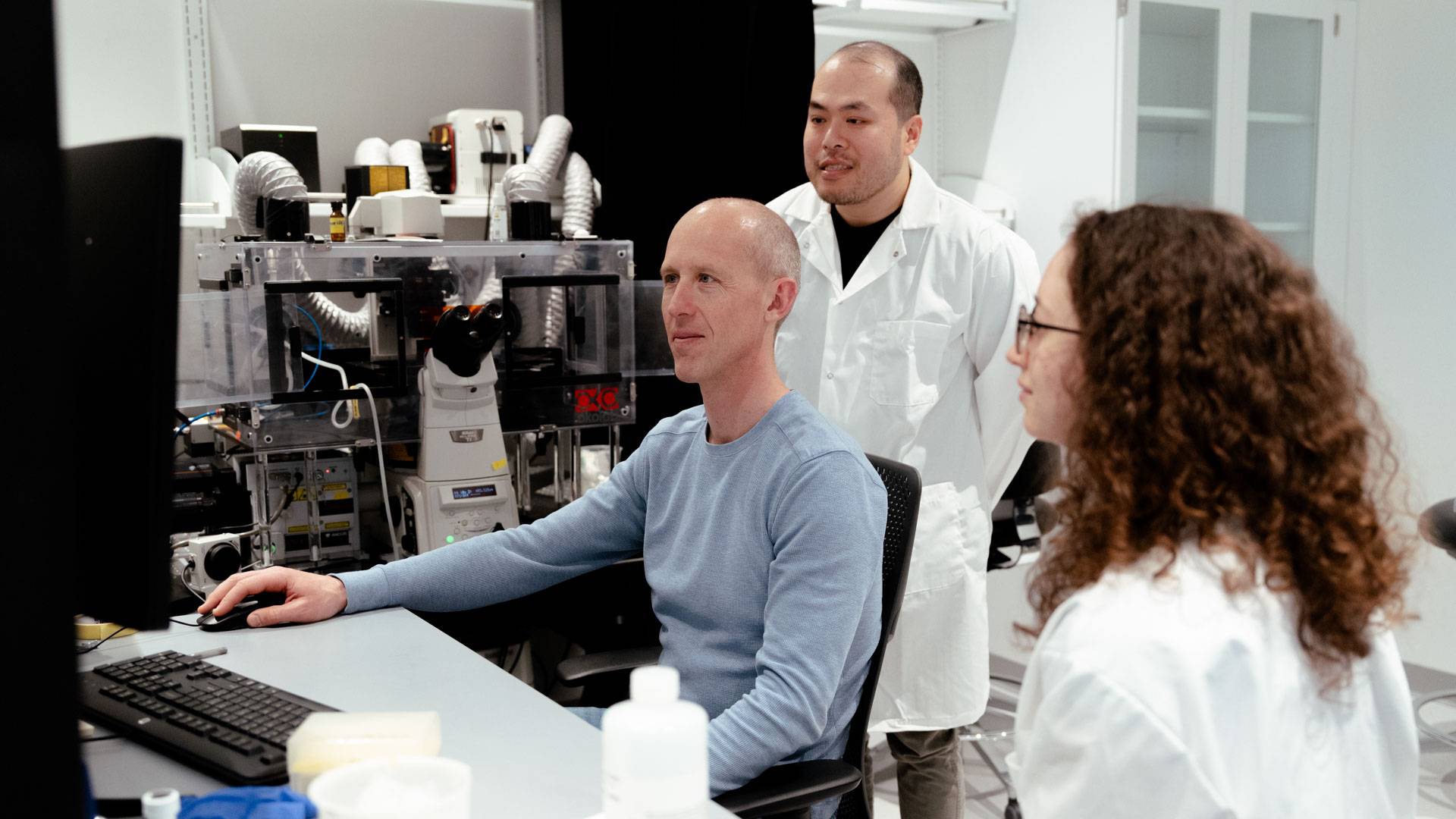 A trio of researchers at work in a lab at the new Omenn-Darling Bioengineering Institute