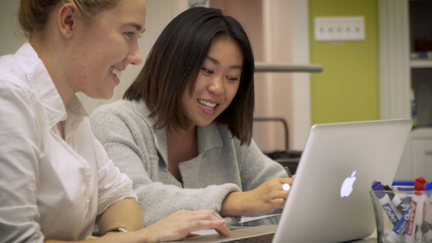 Gracie Stone and Rachel Lee at computer