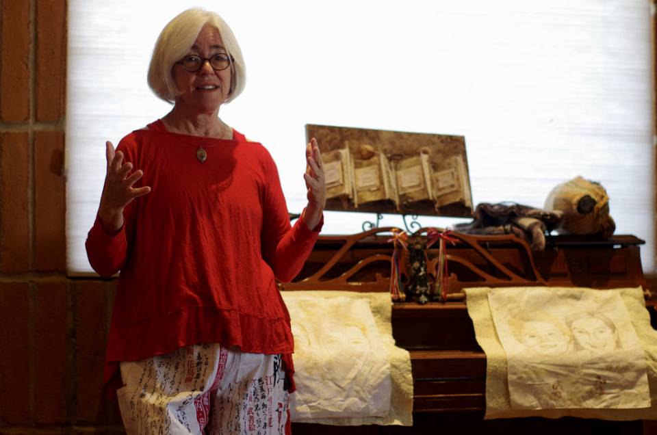 Debbie from Tuscan Samaritans speaking to students