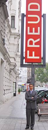 Gallo under Freud sign