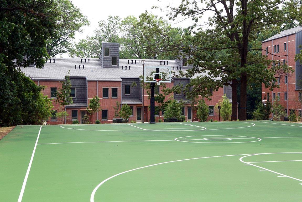 Lakeside Apartment Basketball Court