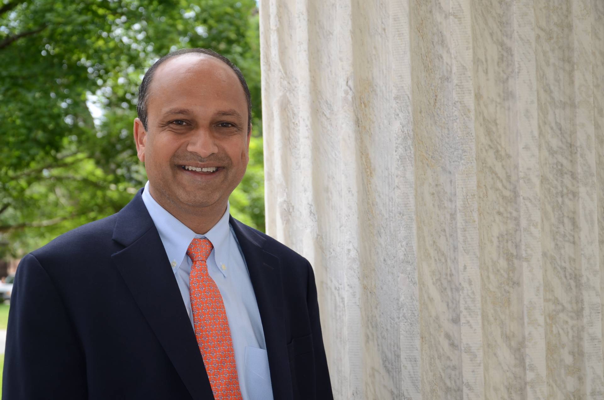 Portrait of Sanjeev Kulkarni.