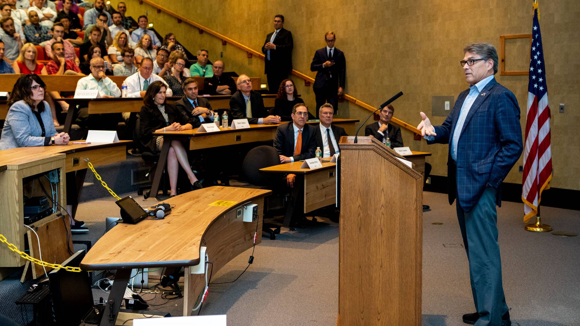 Rick Perry speaks to audience at Princeton Plasma Physics Laboratory
