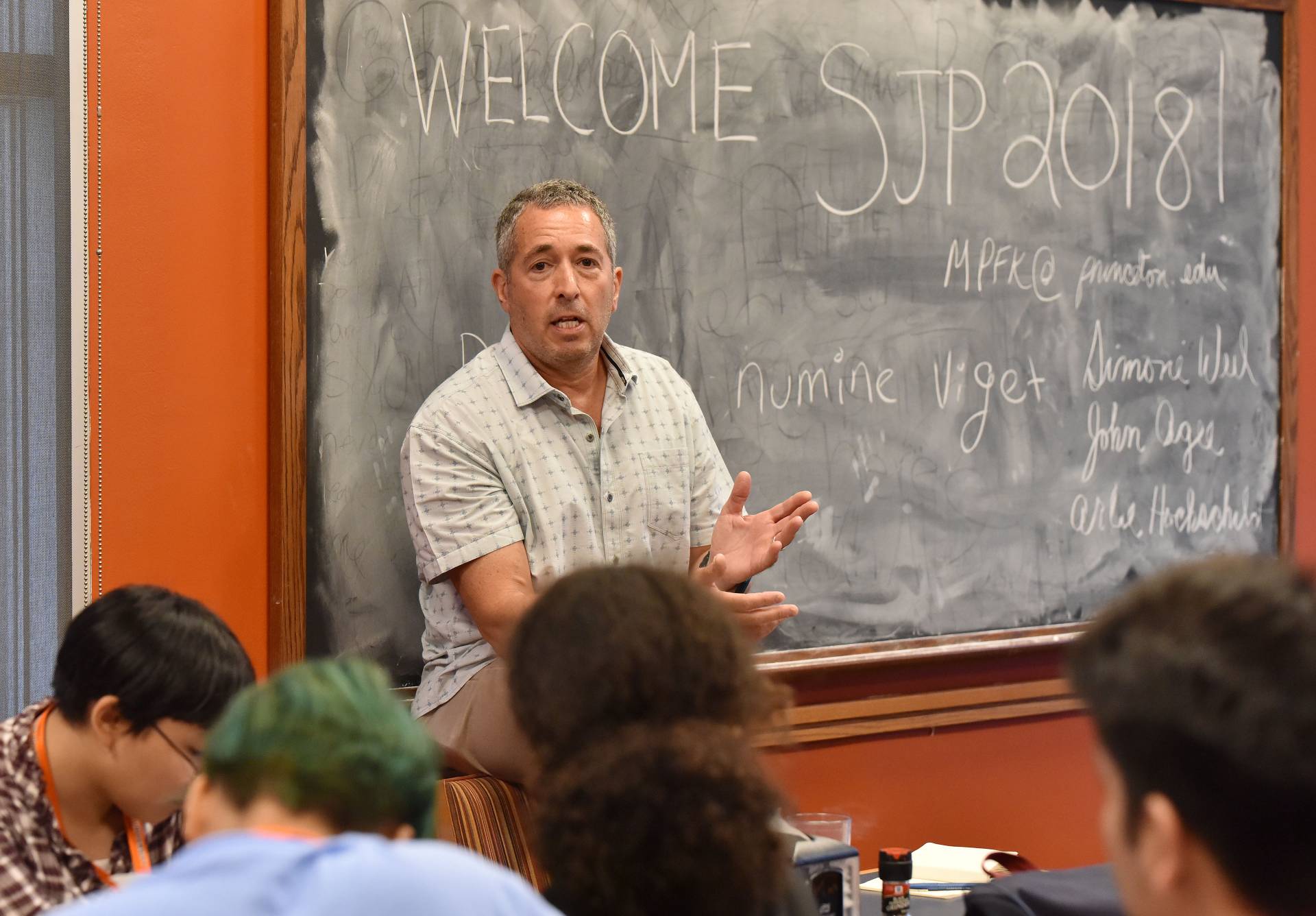 Eldar Shafir teaching students in summer journalism program