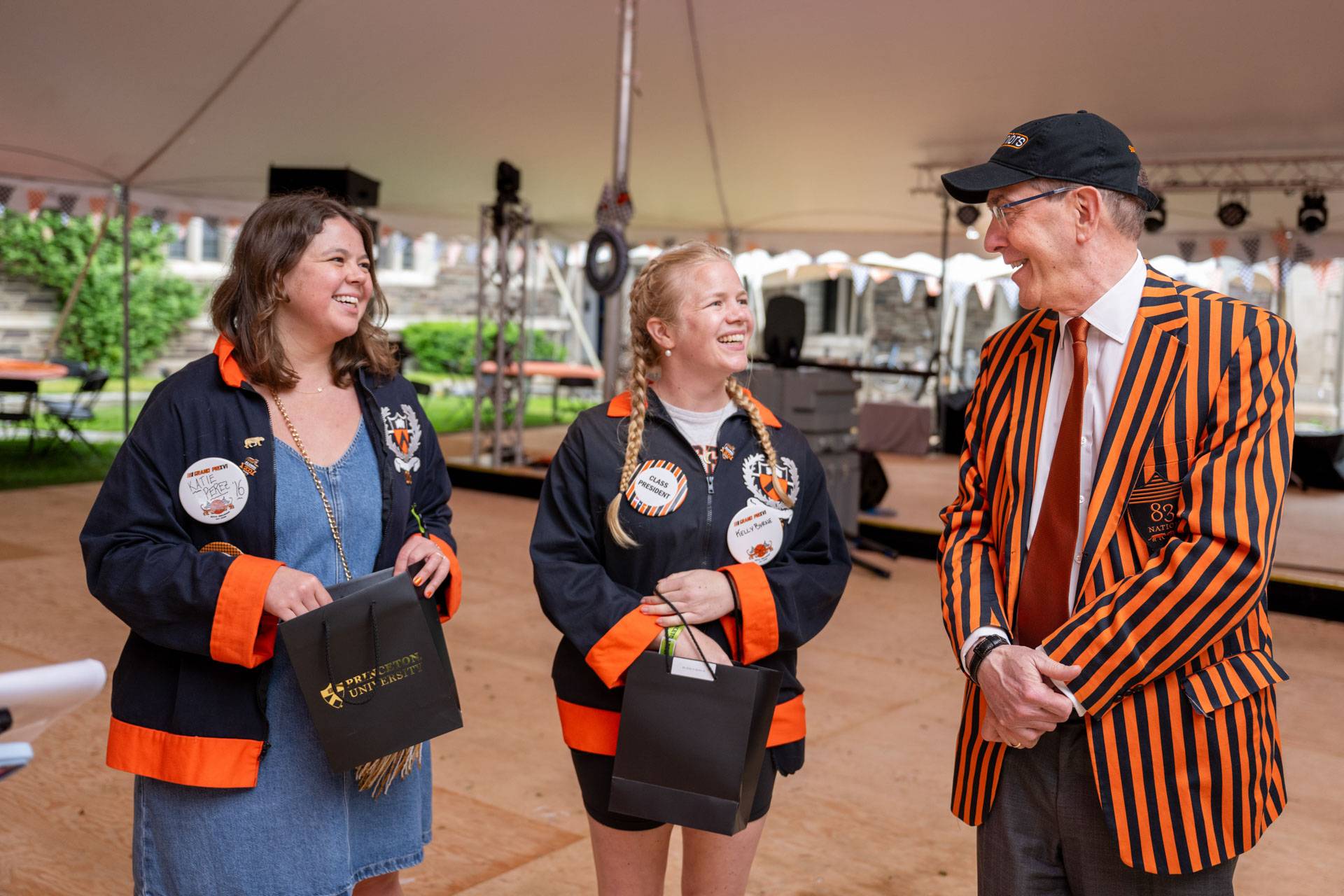 President Eisgruber talks with two alumni 