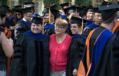graduates with family