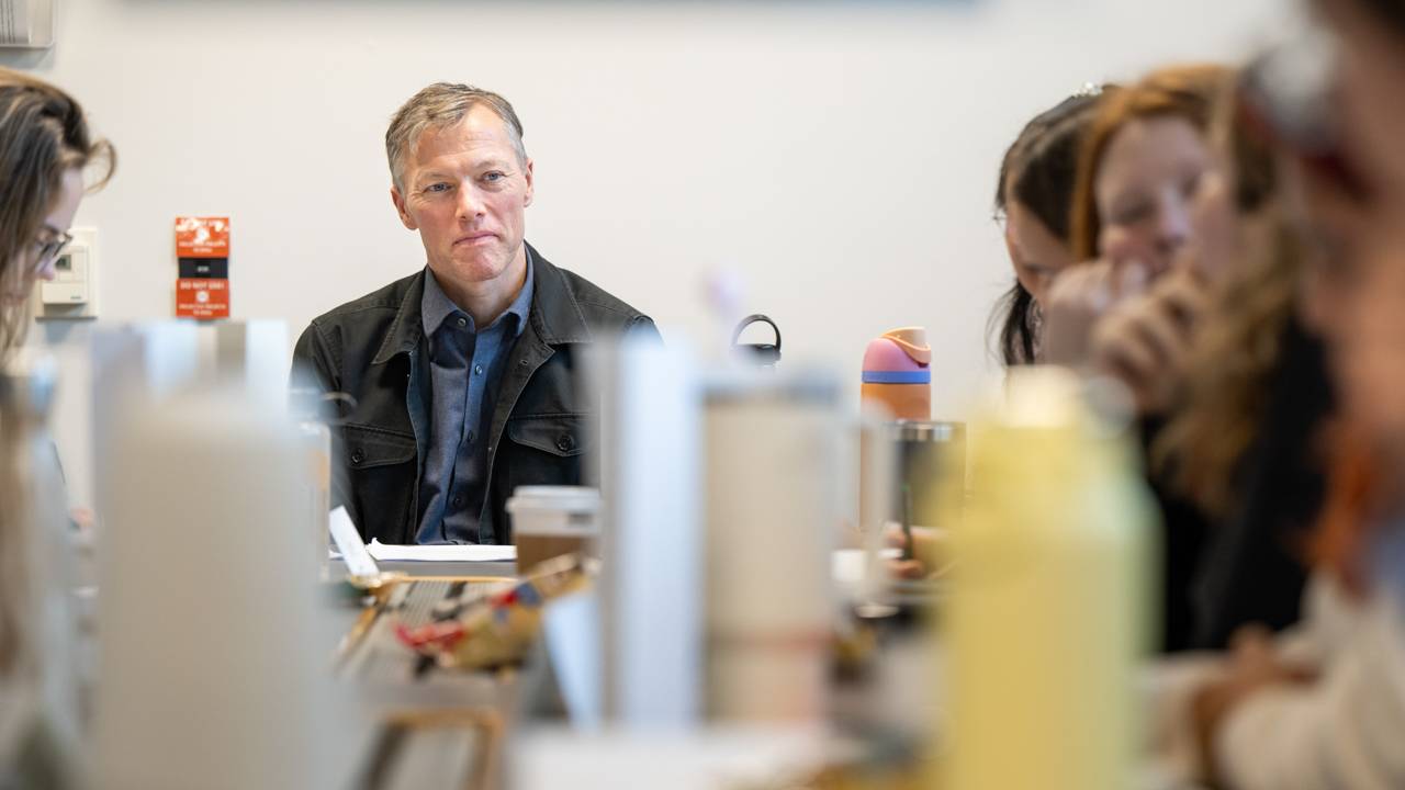Matthew Desmond's Princeton course 'Poverty in America' field-tests promising solutions in collaboration with community partners - Vimarsana News