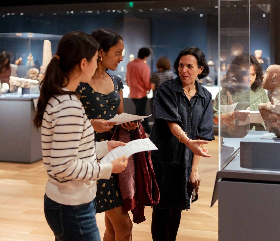 Nadia Cervantes Pérez teaching students inside the Art Museum.