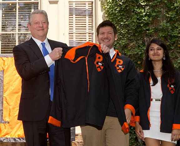 [Image: classday_20140602_ClassDay_DJA_1395_575....k=rPzjIe_S]