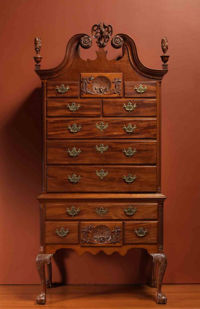 High chest of drawers, constructed around 1770 in Philadelphia. Mahogany, tulip poplar, white cedar, brass, 238.5 × 109.5 × 60.5 cm