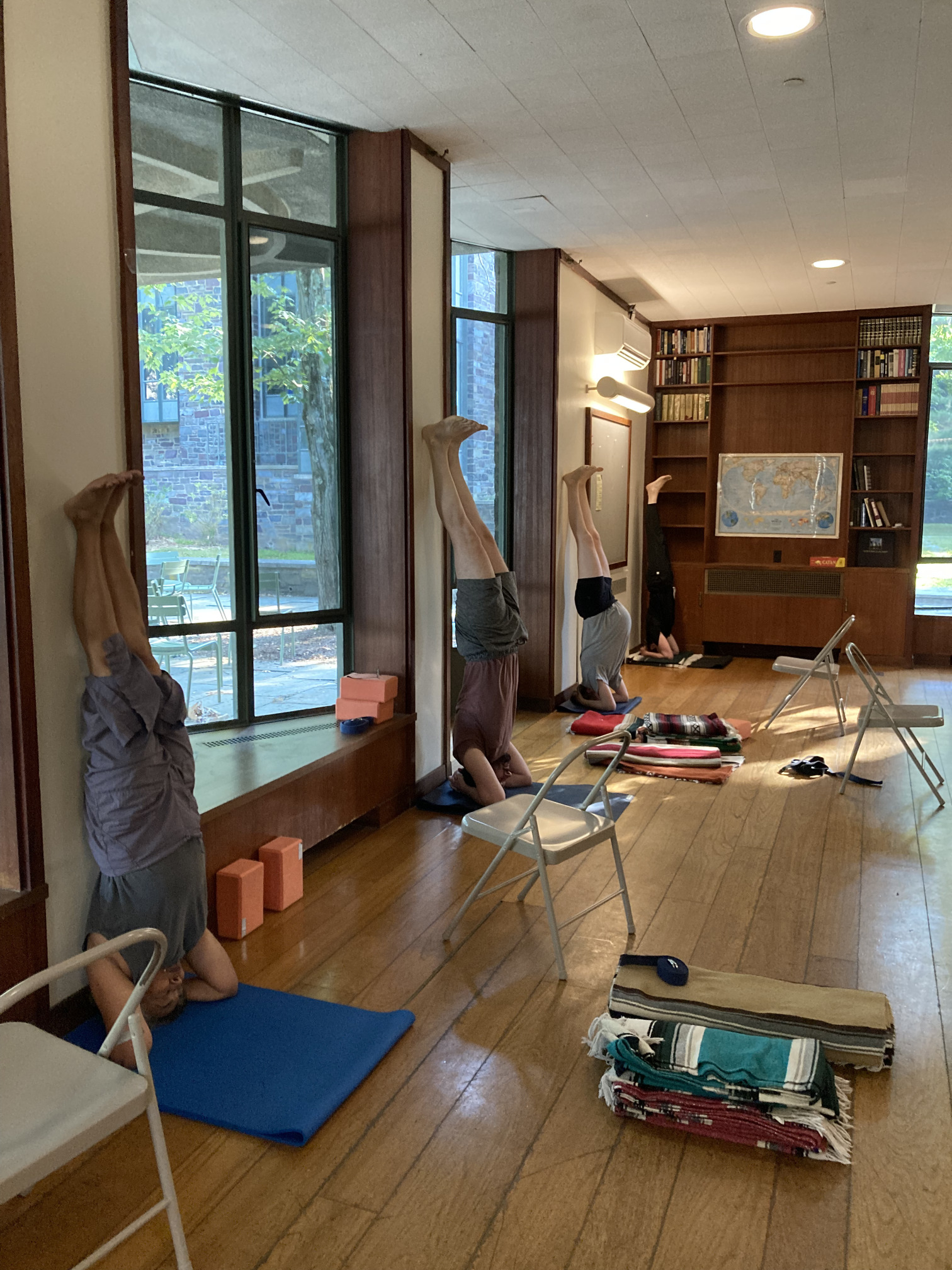 Class in shirshasana